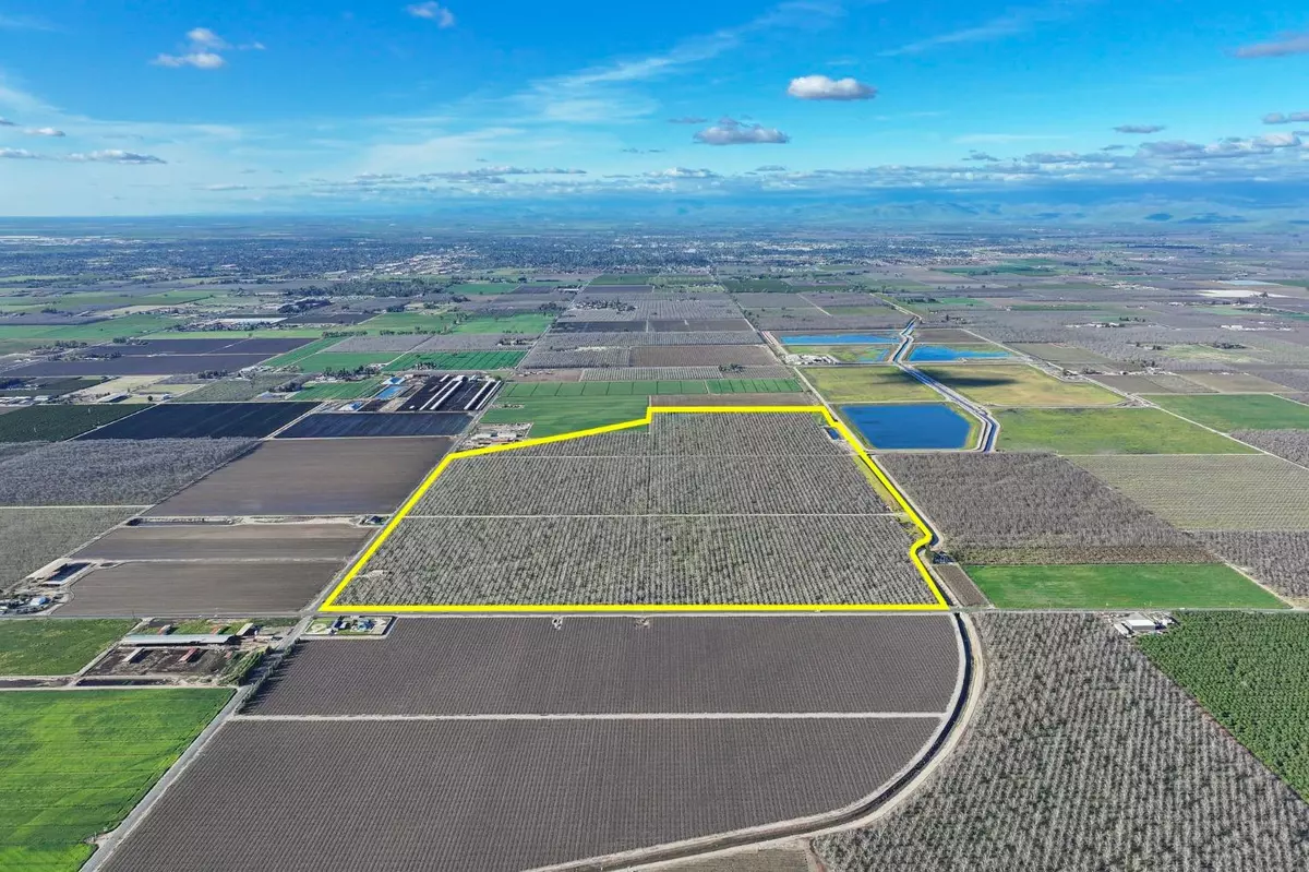 Tulare, CA 93274,3012 N Oakmore ST