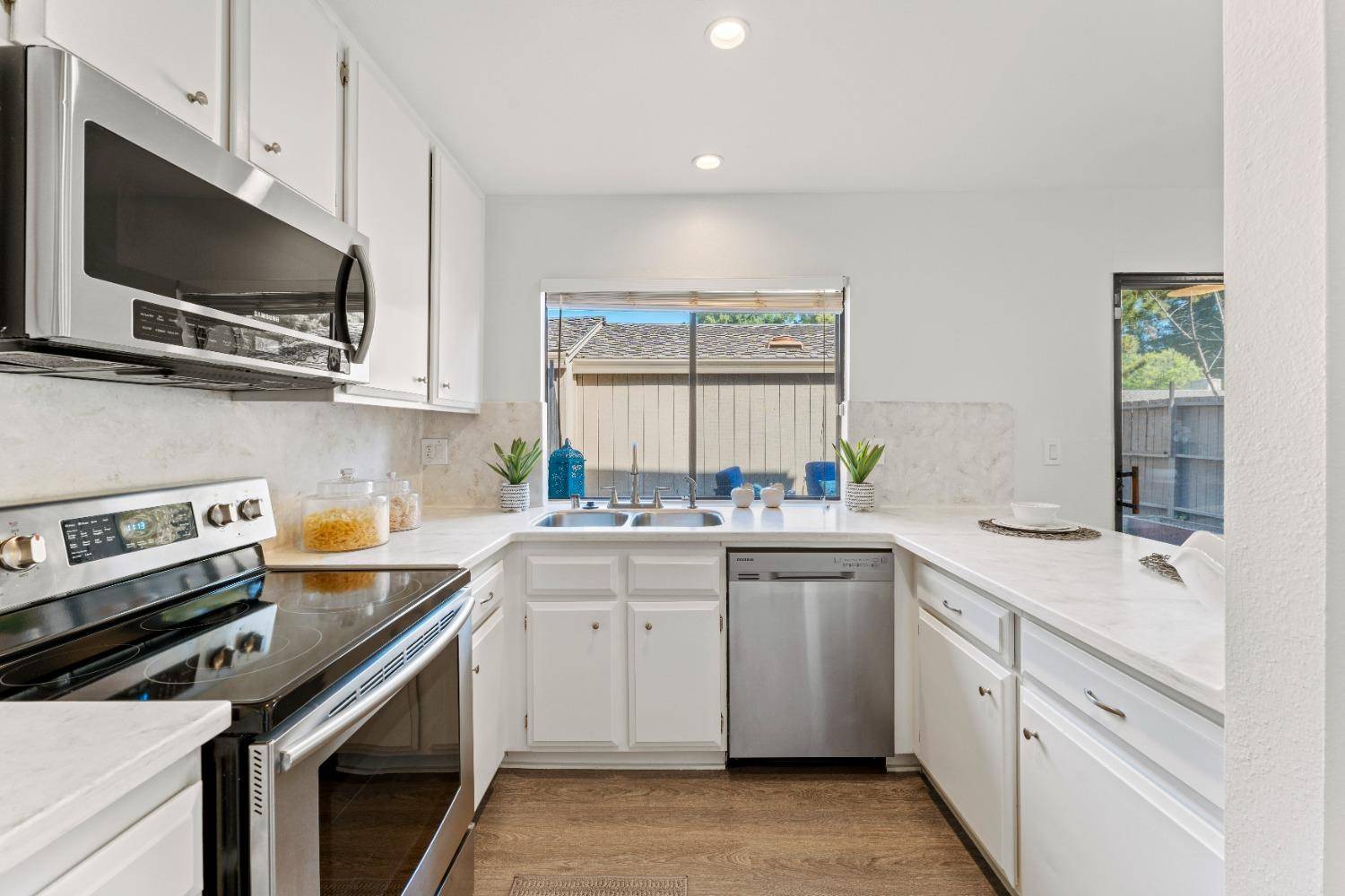 Sacramento, CA 95825,1053 Commons DR