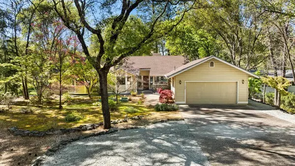 11384 Bobcat CT, Penn Valley, CA 95946