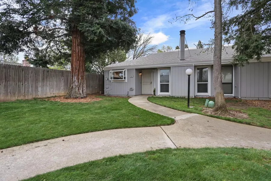 3633 Gold Creek LN, Sacramento, CA 95827