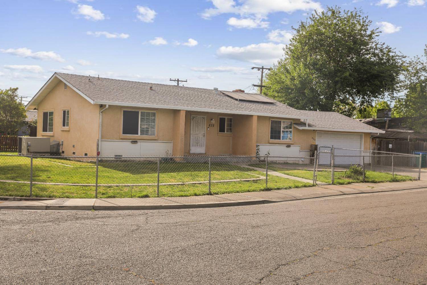 832 Garner LN, Stockton, CA 95207