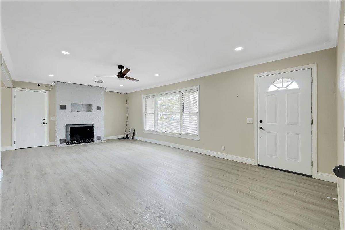 Yuba City, CA 95991,720 Sloss AVE