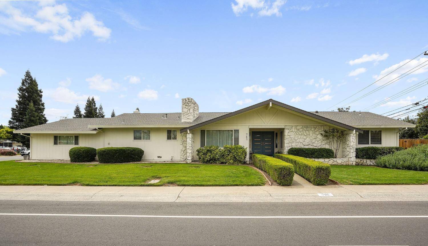 761 Saverien DR, Sacramento, CA 95864