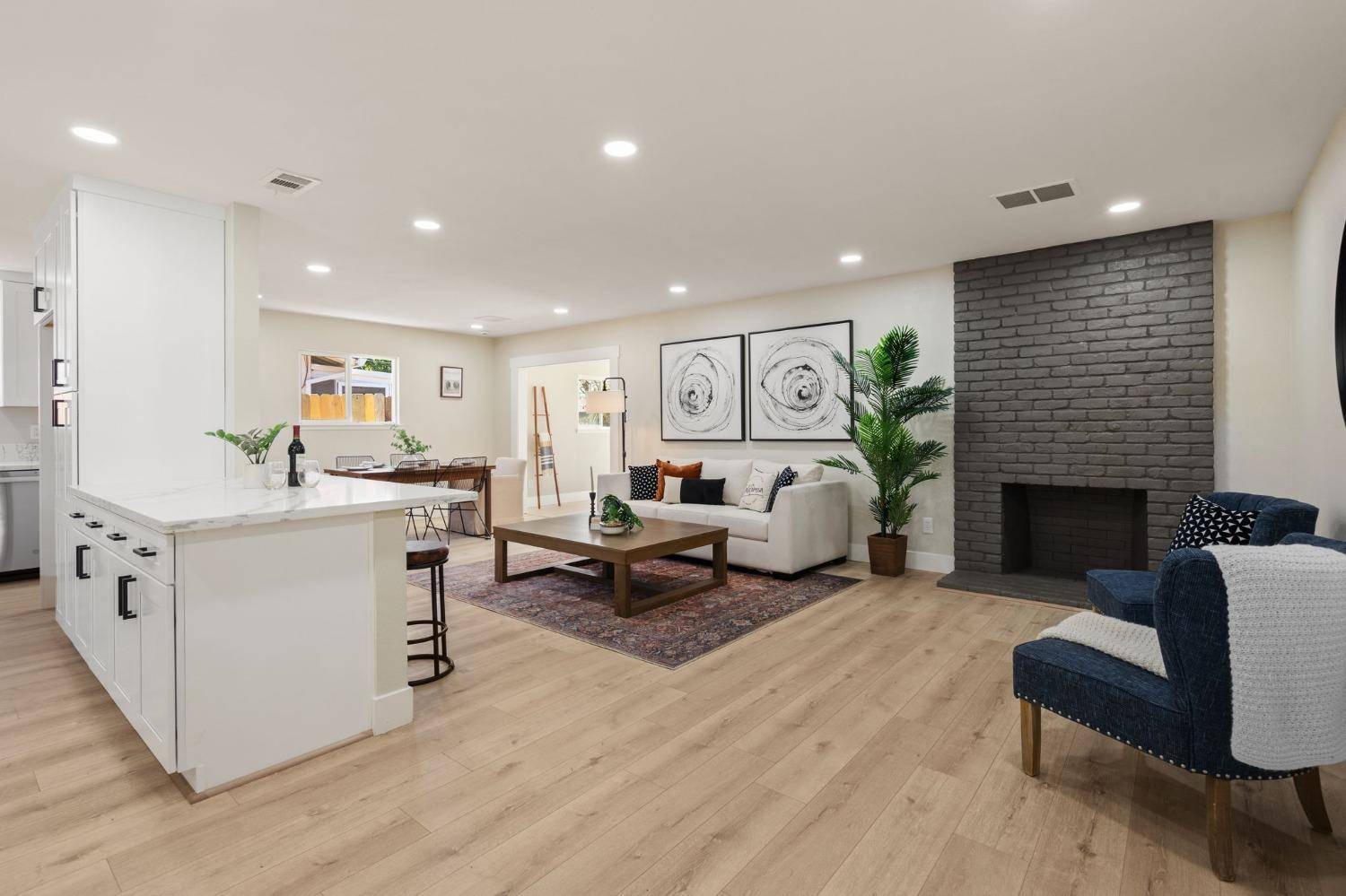 Sacramento, CA 95826,9220 La Riviera DR