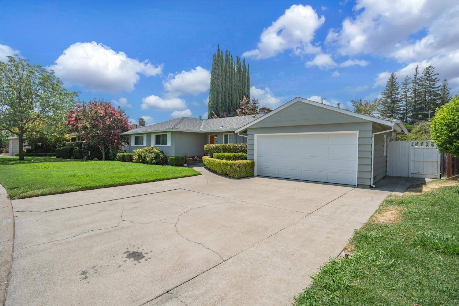 Sacramento, CA 95822,1108 Theo WAY