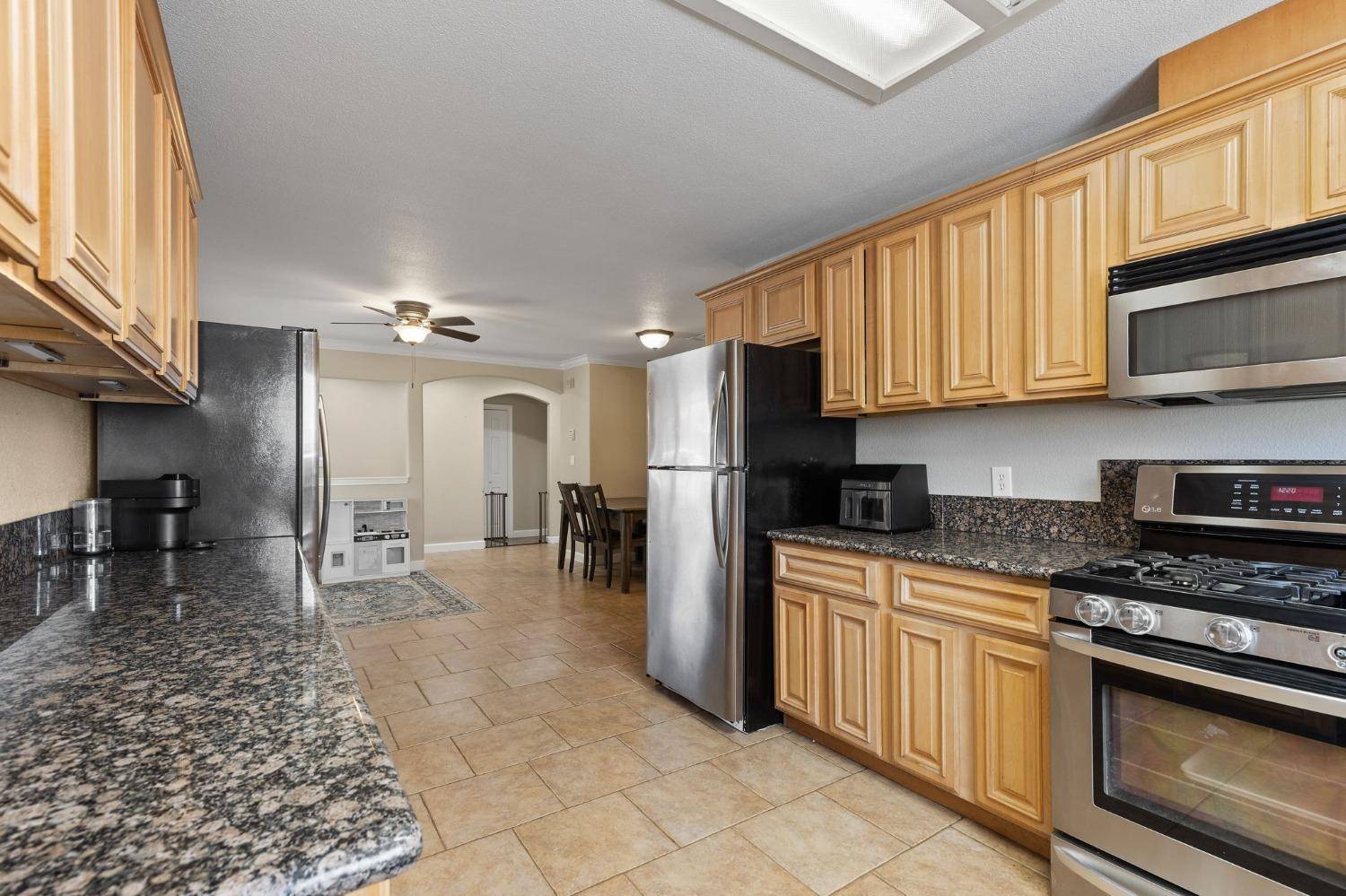 6912 Sylvan RD, Citrus Heights, CA 95610