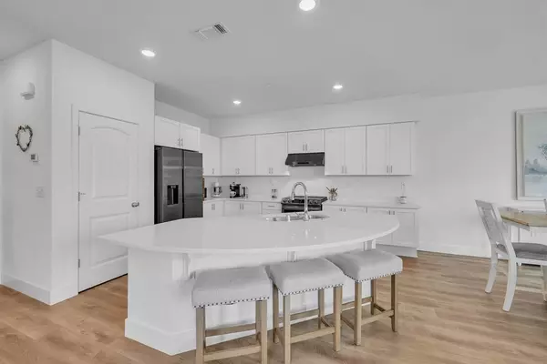 Sacramento, CA 95835,5301 E Commerce WAY #30102