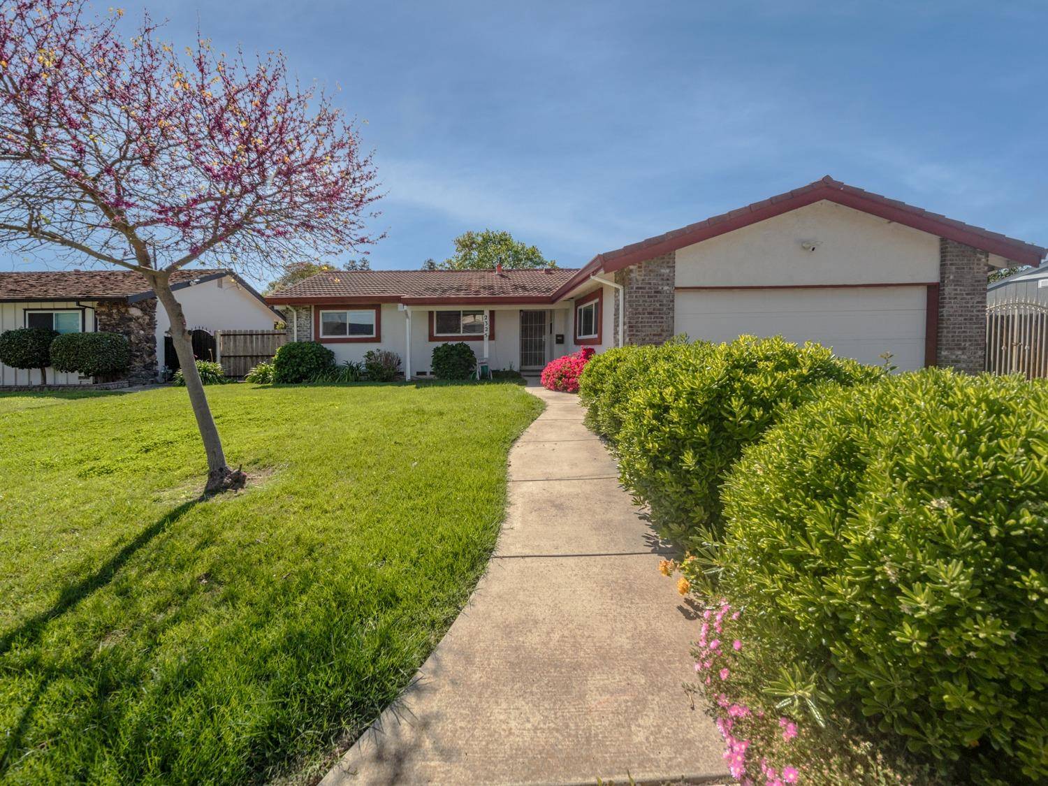 2325 NW Oregon AVE, Stockton, CA 95204