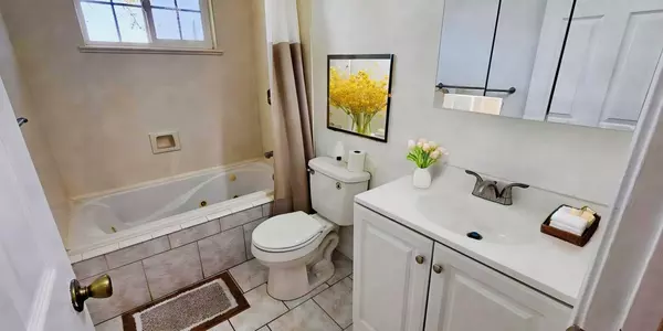 Antioch, CA 94509,2400 Lemontree CT #4