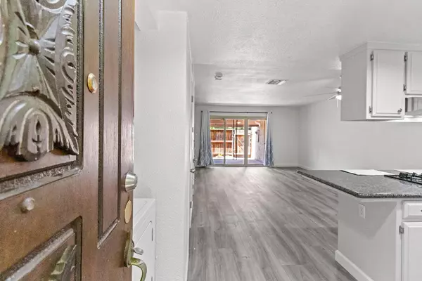 Carmichael, CA 95608,5906 Via Casitas