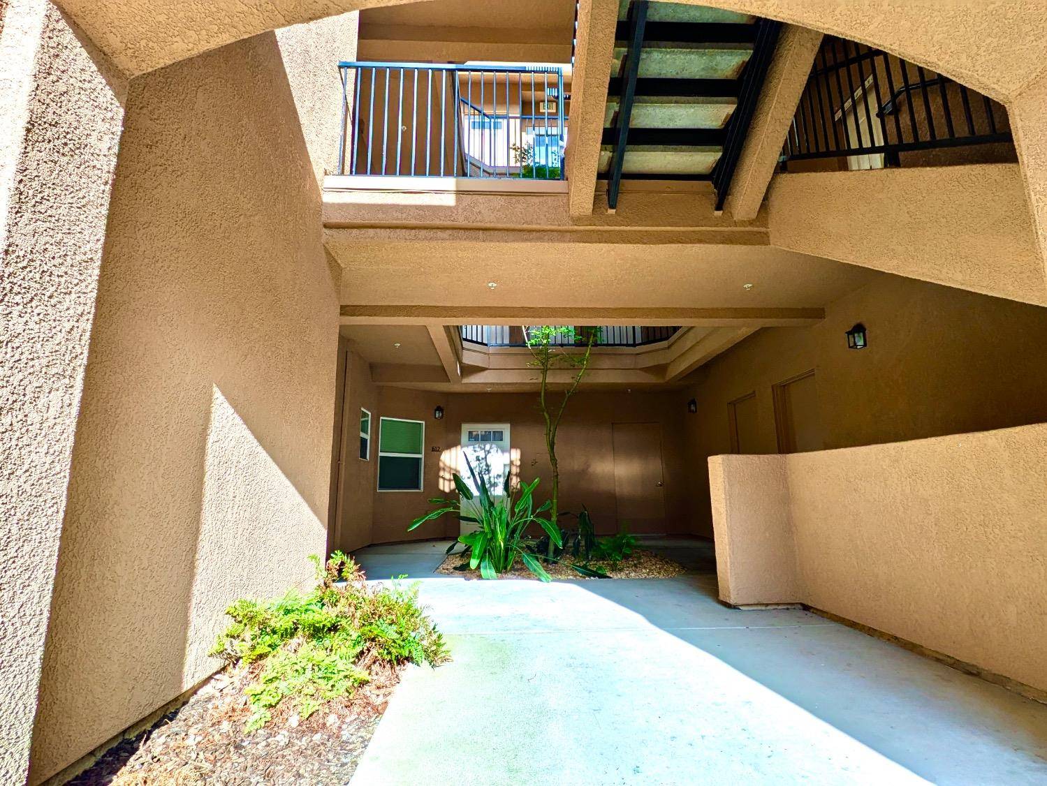 Folsom, CA 95630,600 Moon CIR #611