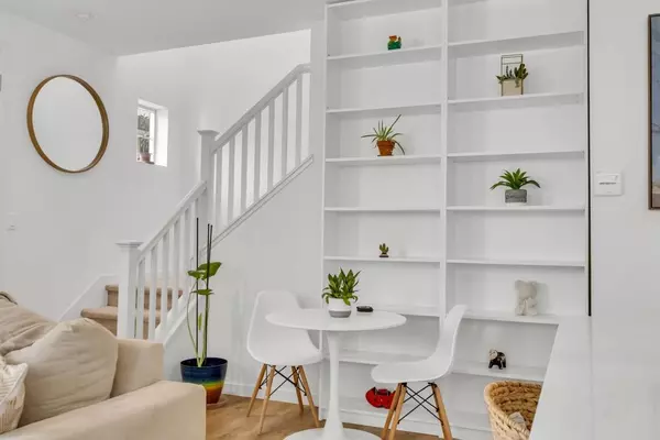 Sacramento, CA 95818,469 Tailoff LN #98A