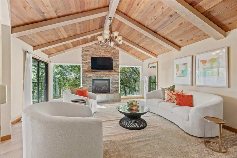 2300 Indian Rock LN, Auburn, CA 95603