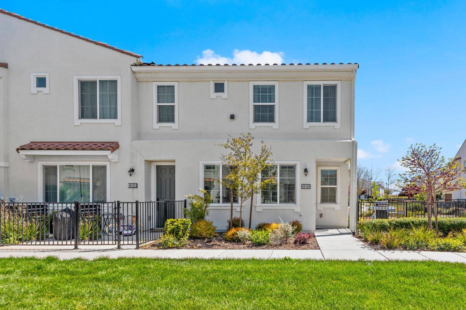 Sacramento, CA 95835,5301 E Commerce WAY #48104