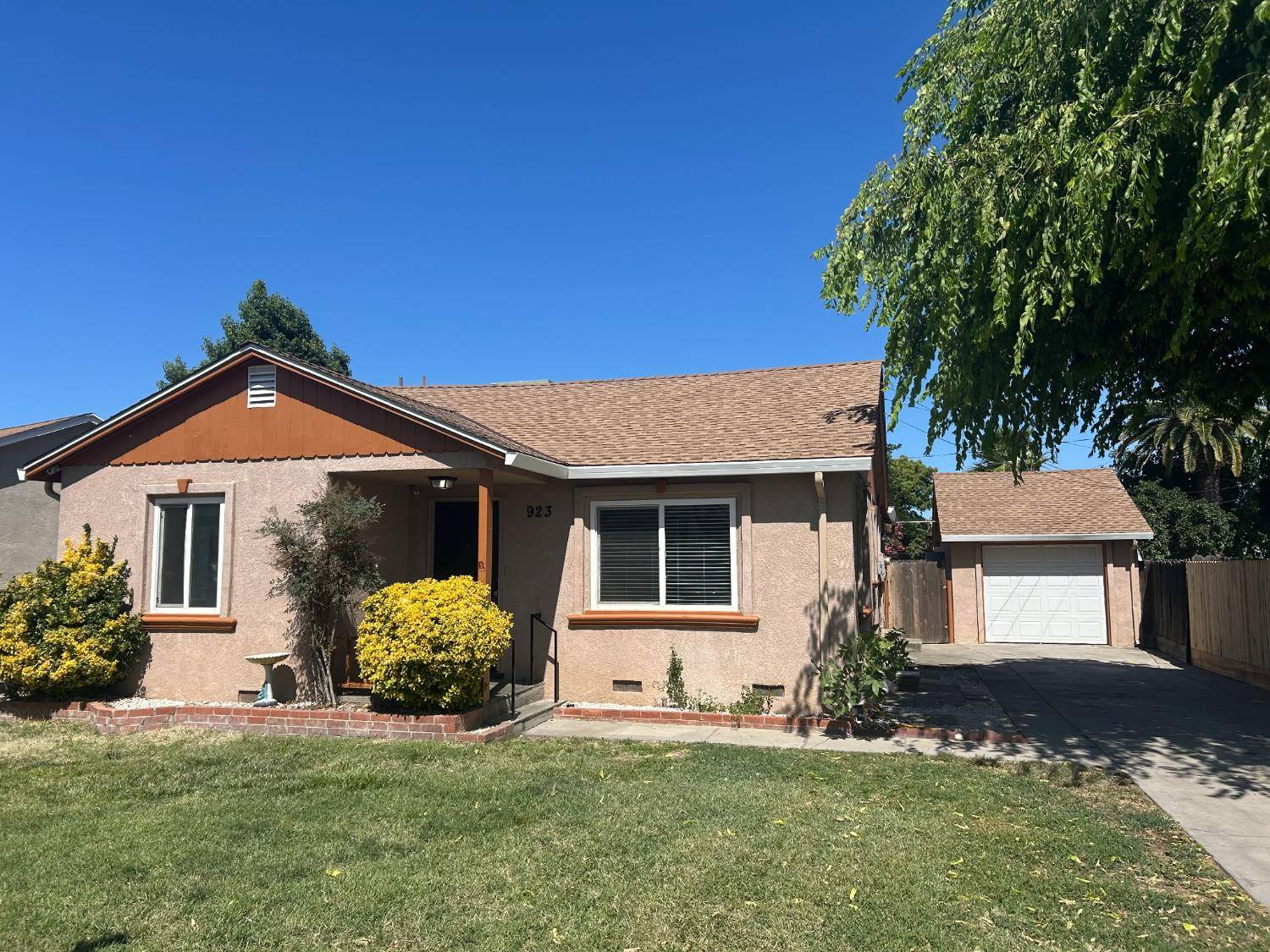 923 Acacia ST, Modesto, CA 95351