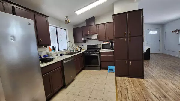 Sacramento, CA 95828,6201 Presidential LN #137