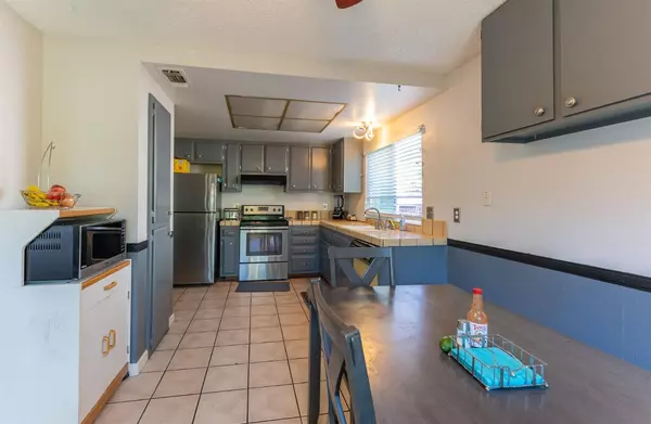 Sacramento, CA 95823,3988 Robinridge WAY