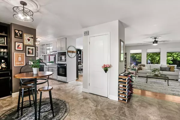 Davis, CA 95618,3304 Monte Vista AVE