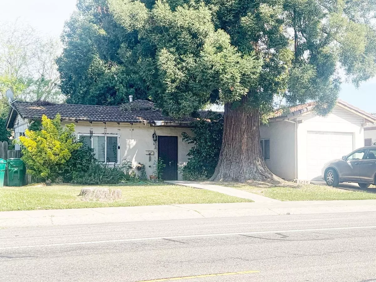 Lodi, CA 95242,728 N Mills AVE