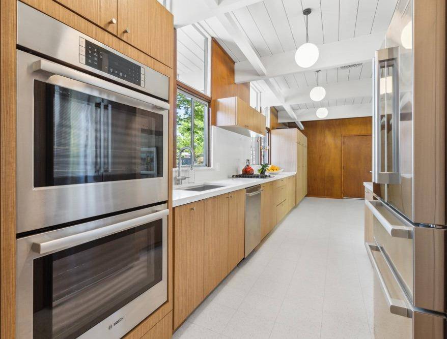 Sacramento, CA 95831,6441 Fordham WAY