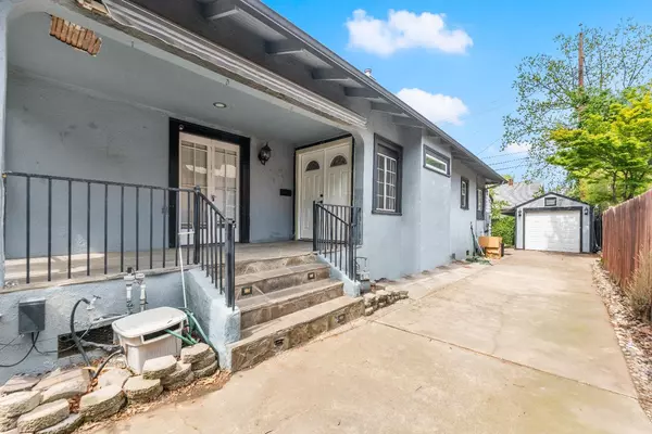Sacramento, CA 95816,3235 T ST