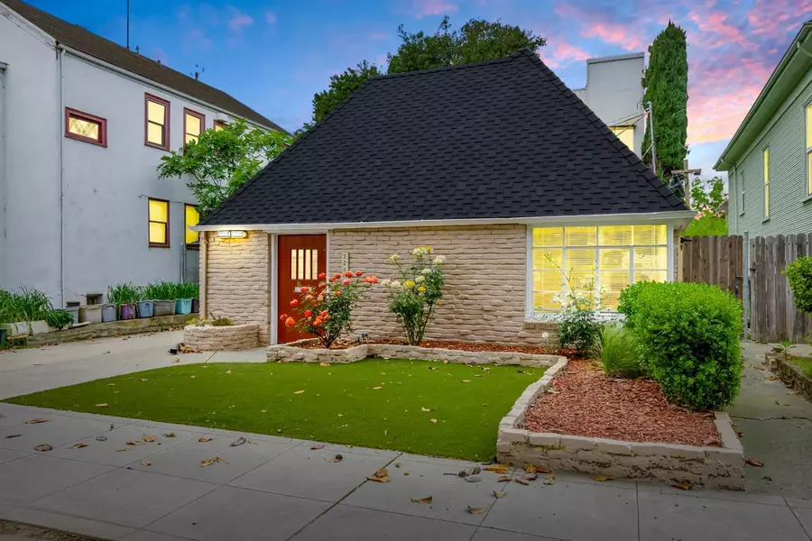 2210 10th Street, Sacramento, CA 95818