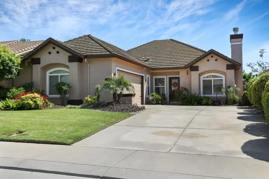 1930 Crystalwood LN, Lodi, CA 95242