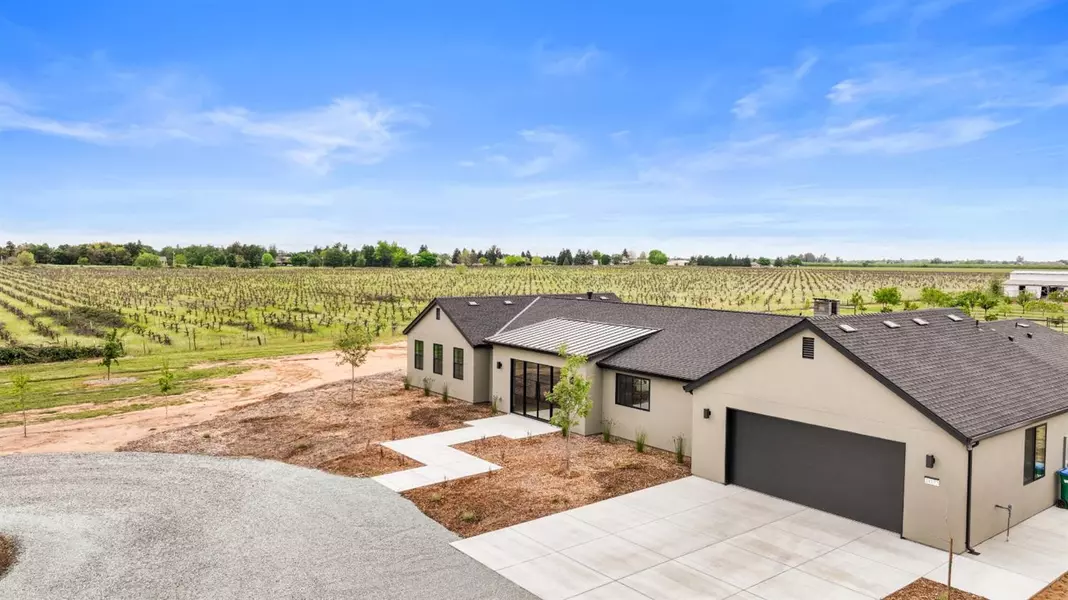 24173 N Elliott RD, Acampo, CA 95220
