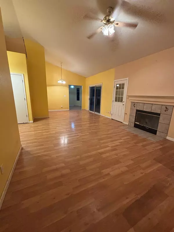 Los Banos, CA 93635,451 Birchwood AVE