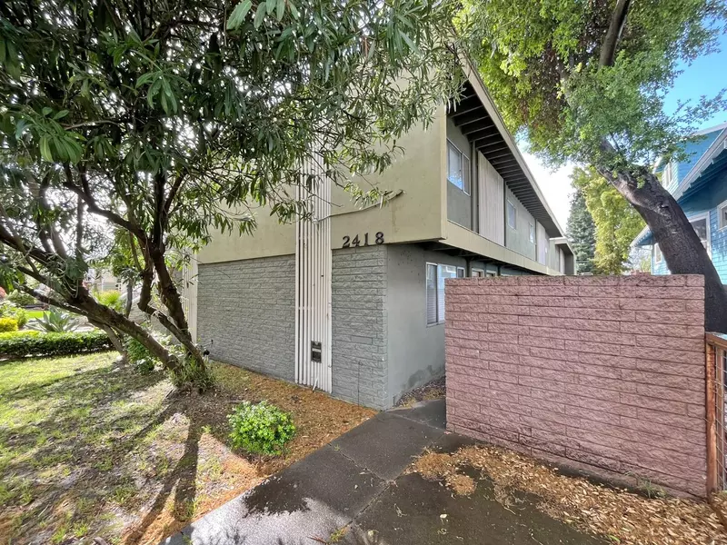 2418 T ST, Sacramento, CA 95816