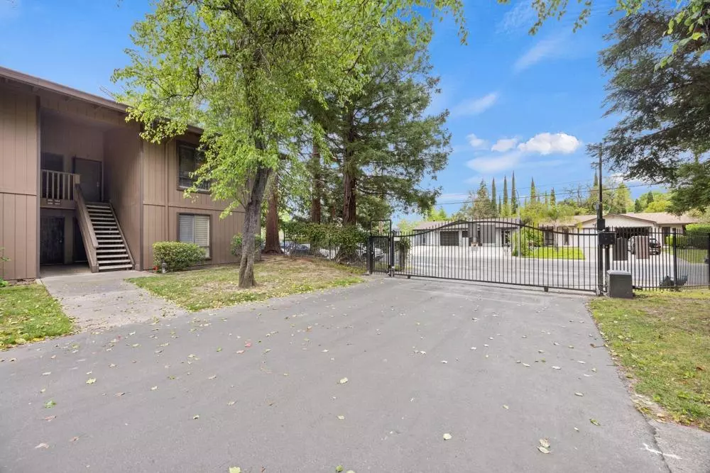 Sacramento, CA 95825,2442 Larkspur LN #304