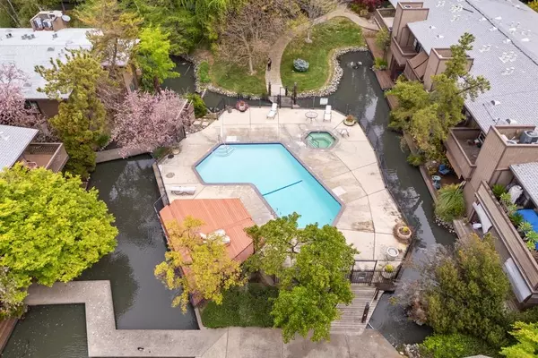 Sacramento, CA 95825,2442 Larkspur LN #304