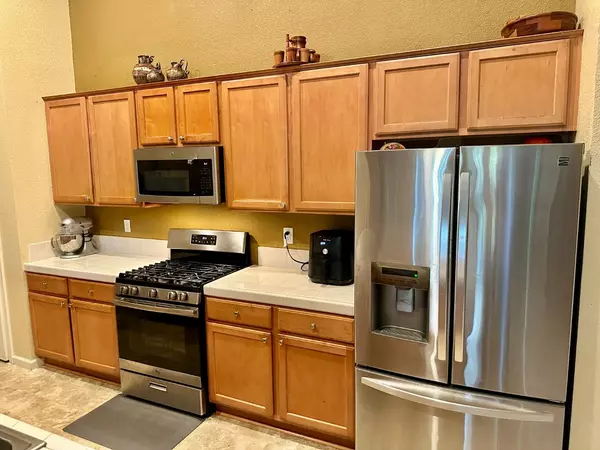 Patterson, CA 95363,1206 Swan DR