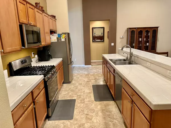 Patterson, CA 95363,1206 Swan DR
