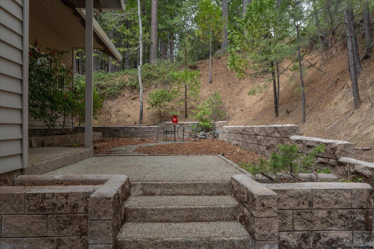 Arnold, CA 95223,923 Bear Run WAY