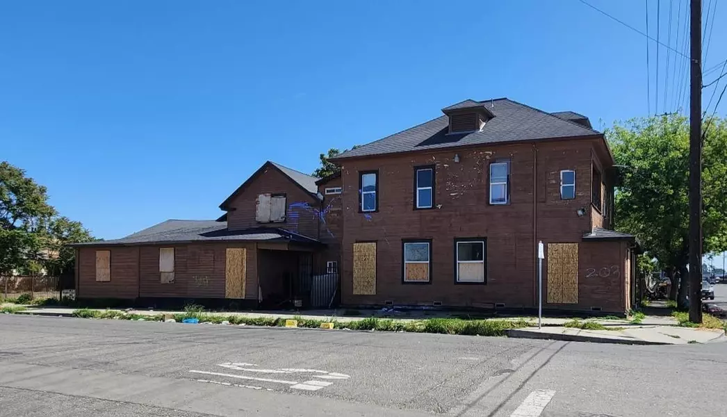 203 E Hazelton AVE, Stockton, CA 95203
