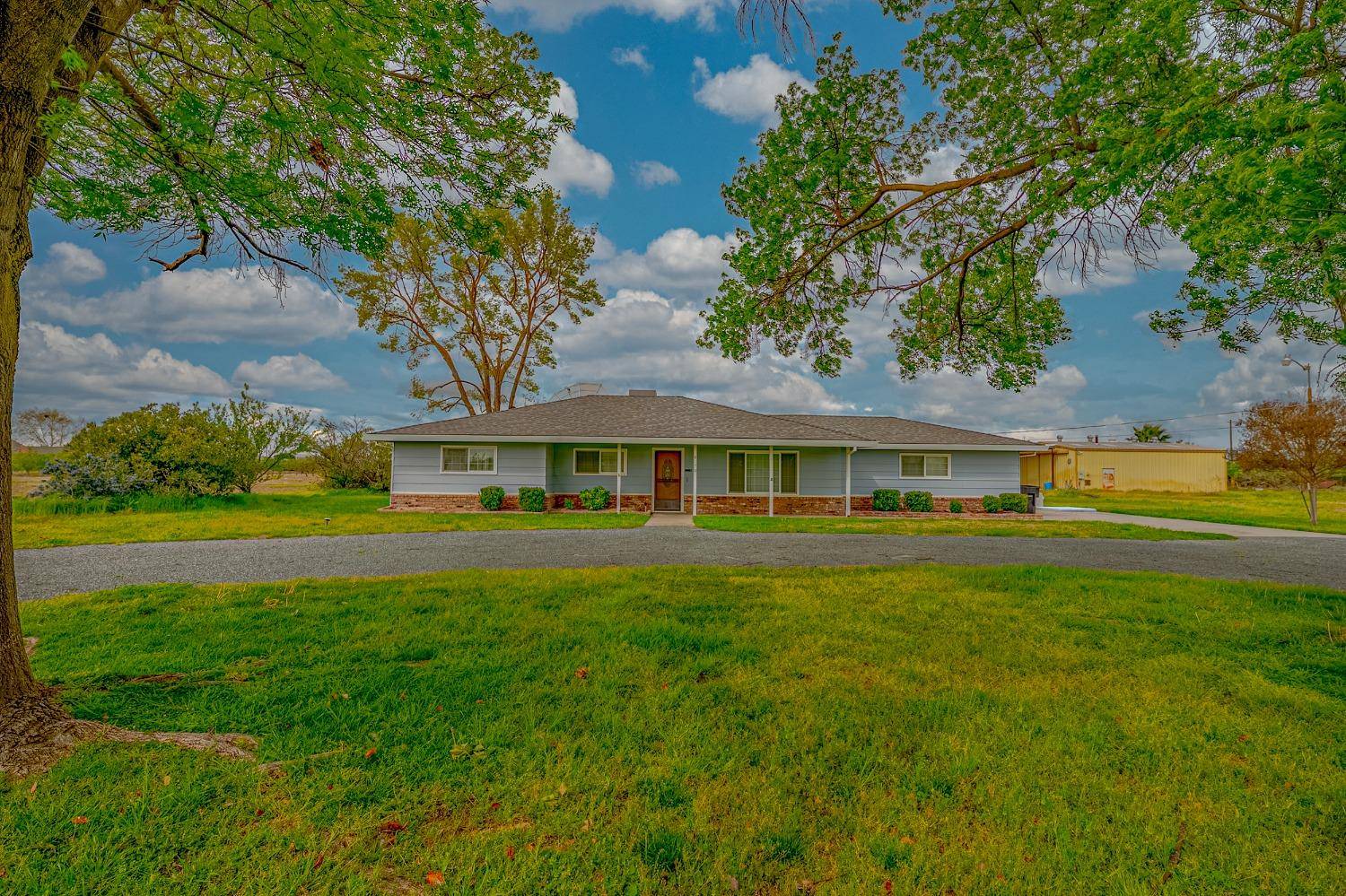 8170 Fruitland AVE, Winton, CA 95388