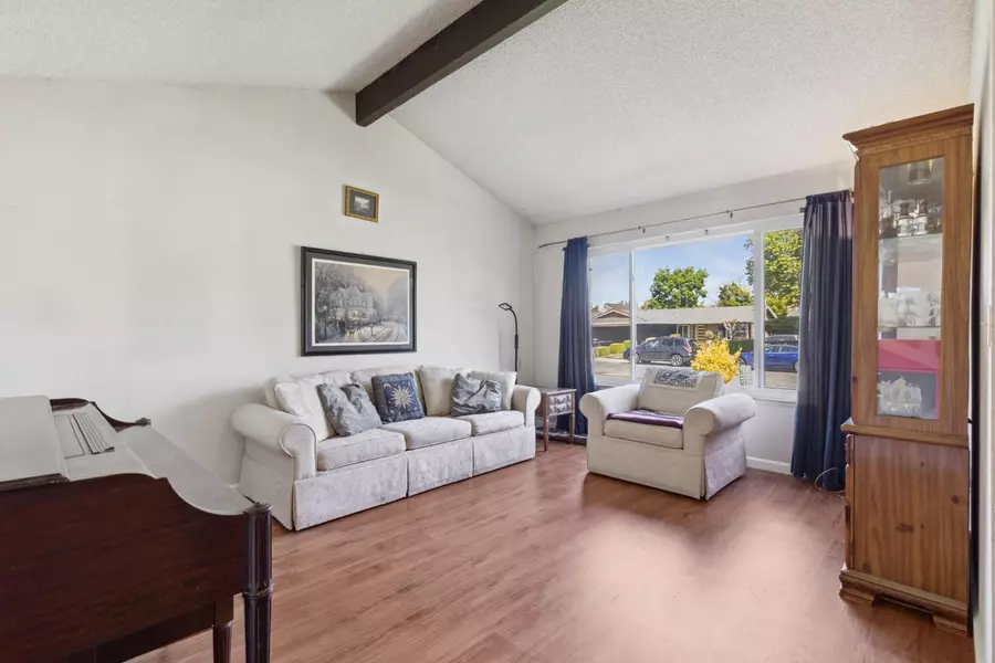 1834 Oak Bluff WAY, Sacramento, CA 95833
