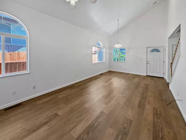 Grass Valley, CA 95949,121 Carriage LN