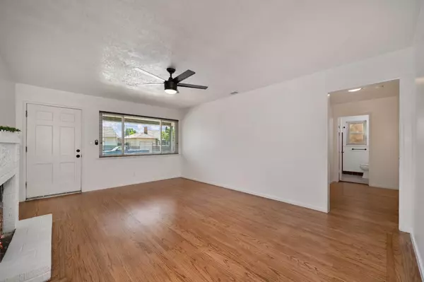 Sacramento, CA 95820,4840 Lippitt LN