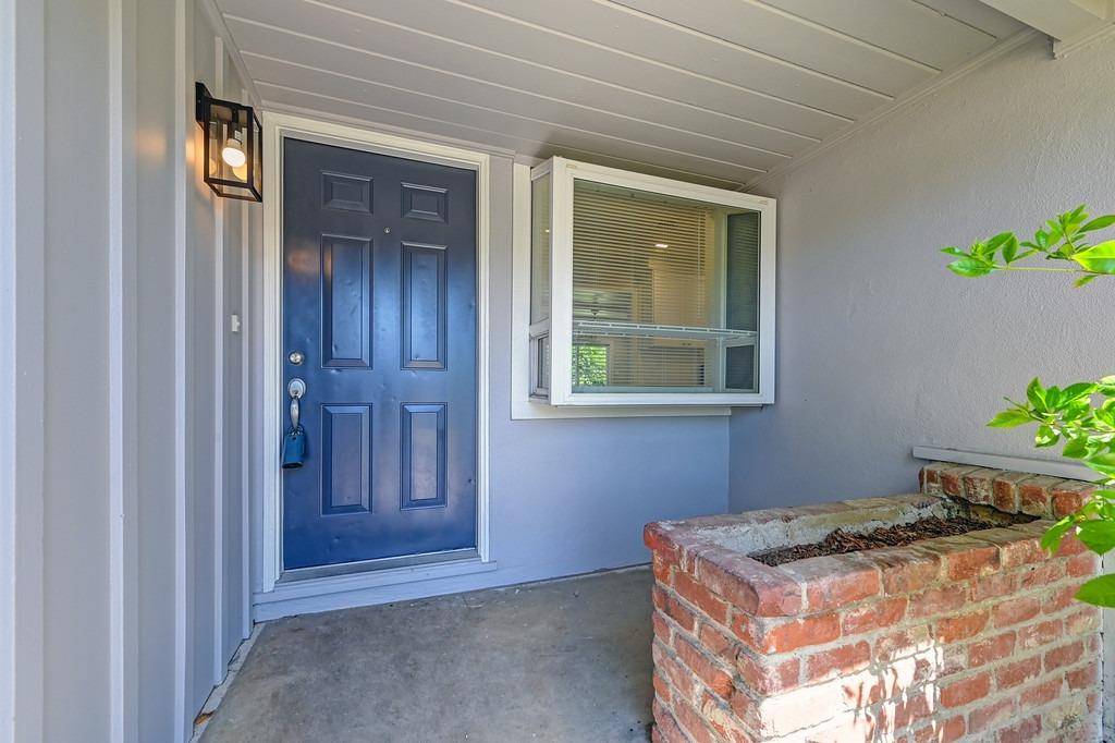 Sacramento, CA 95822,2001 Newport AVE