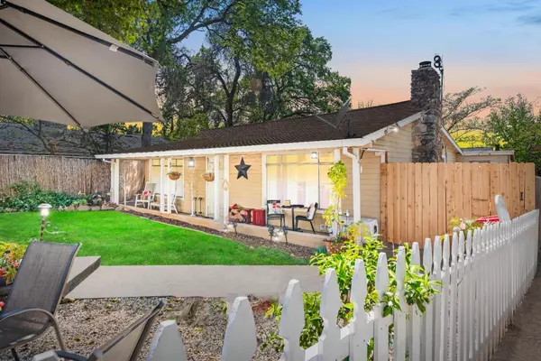 1257 Live Oak LN, Auburn, CA 95603