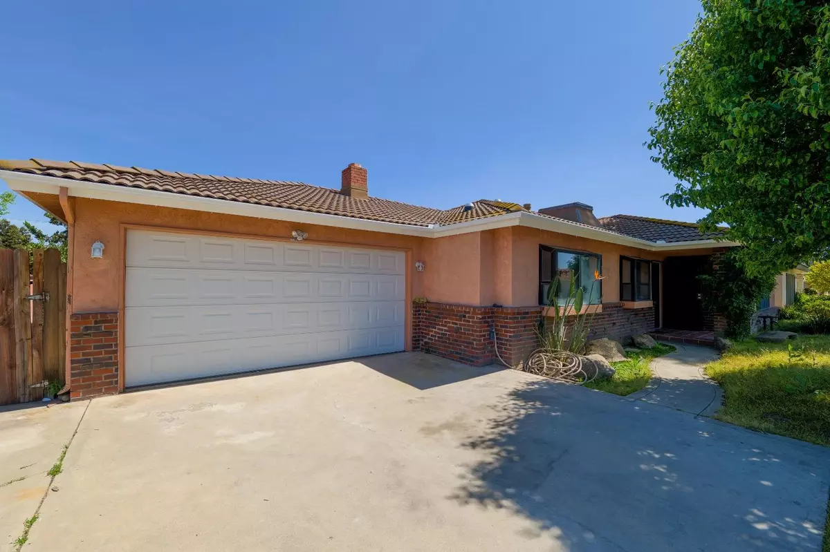Fresno, CA 93720,7684 N 6th ST