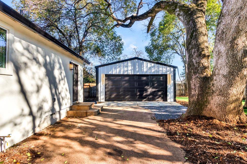 Auburn, CA 95603,177 Davis LN