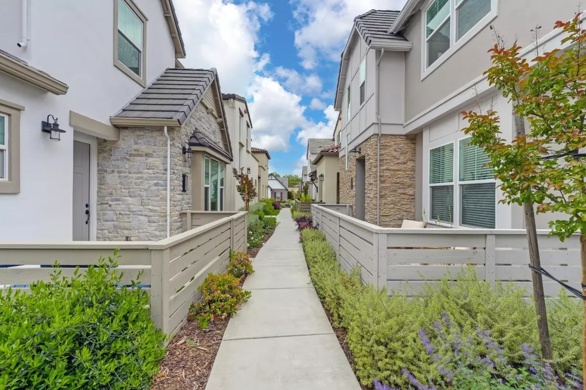 Sacramento, CA 95818,2358 McFly WALK