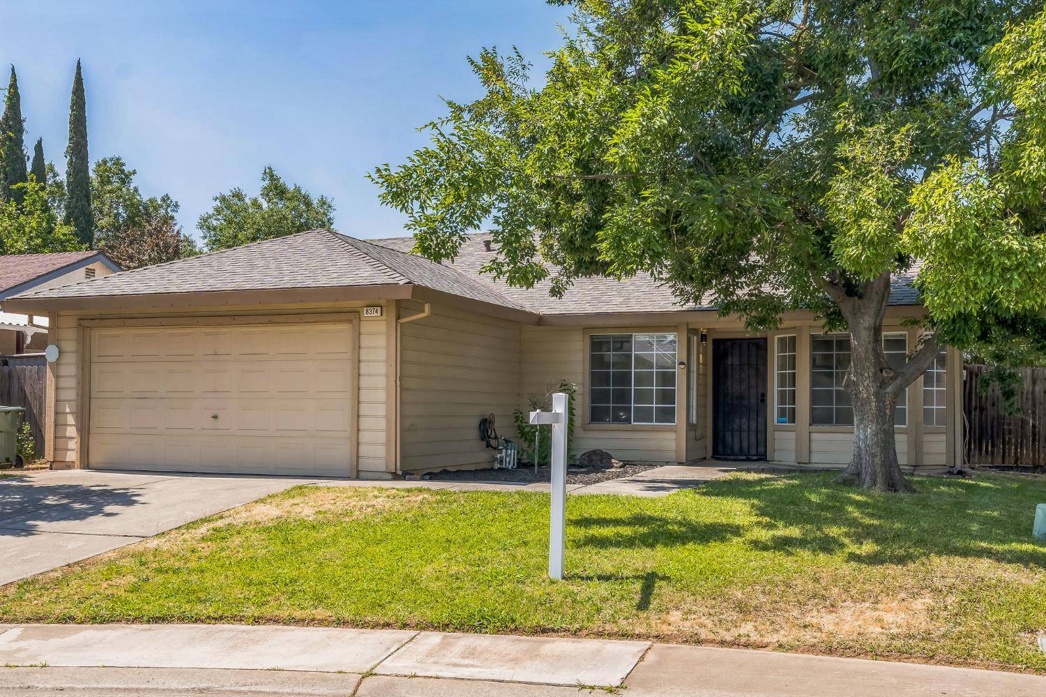 Sacramento, CA 95828,8374 Chevalier WAY