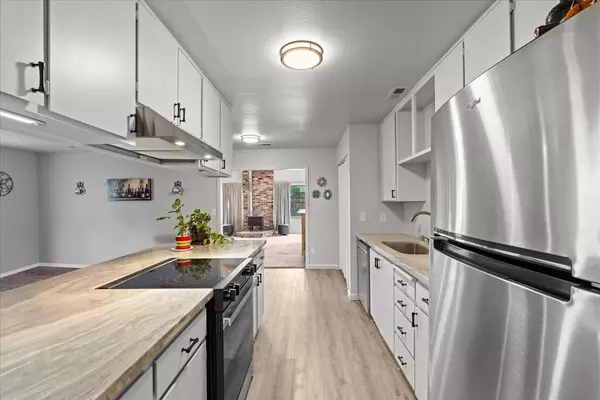 Stockton, CA 95210,8815 Damian CT