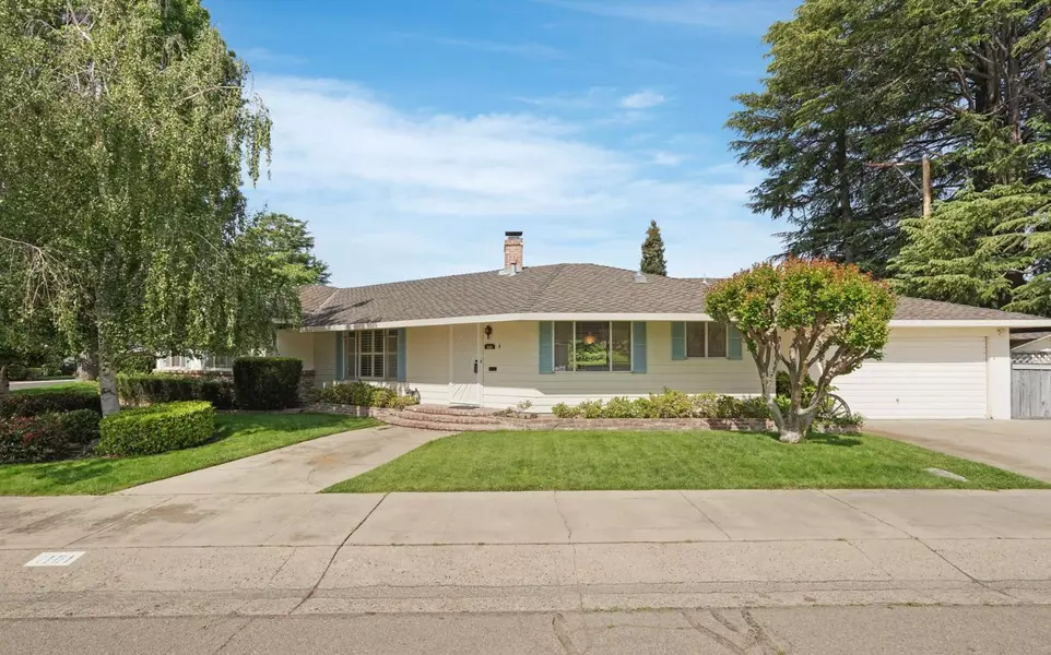 1101 Lakehome DR, Lodi, CA 95242