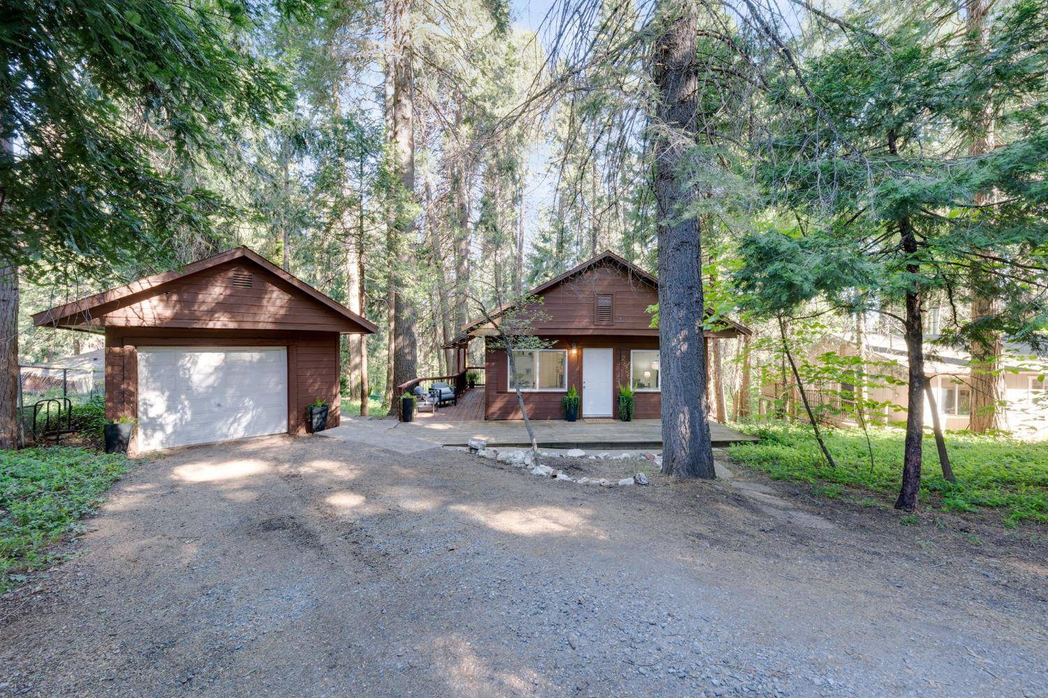 2826 Loyal LN, Pollock Pines, CA 95726
