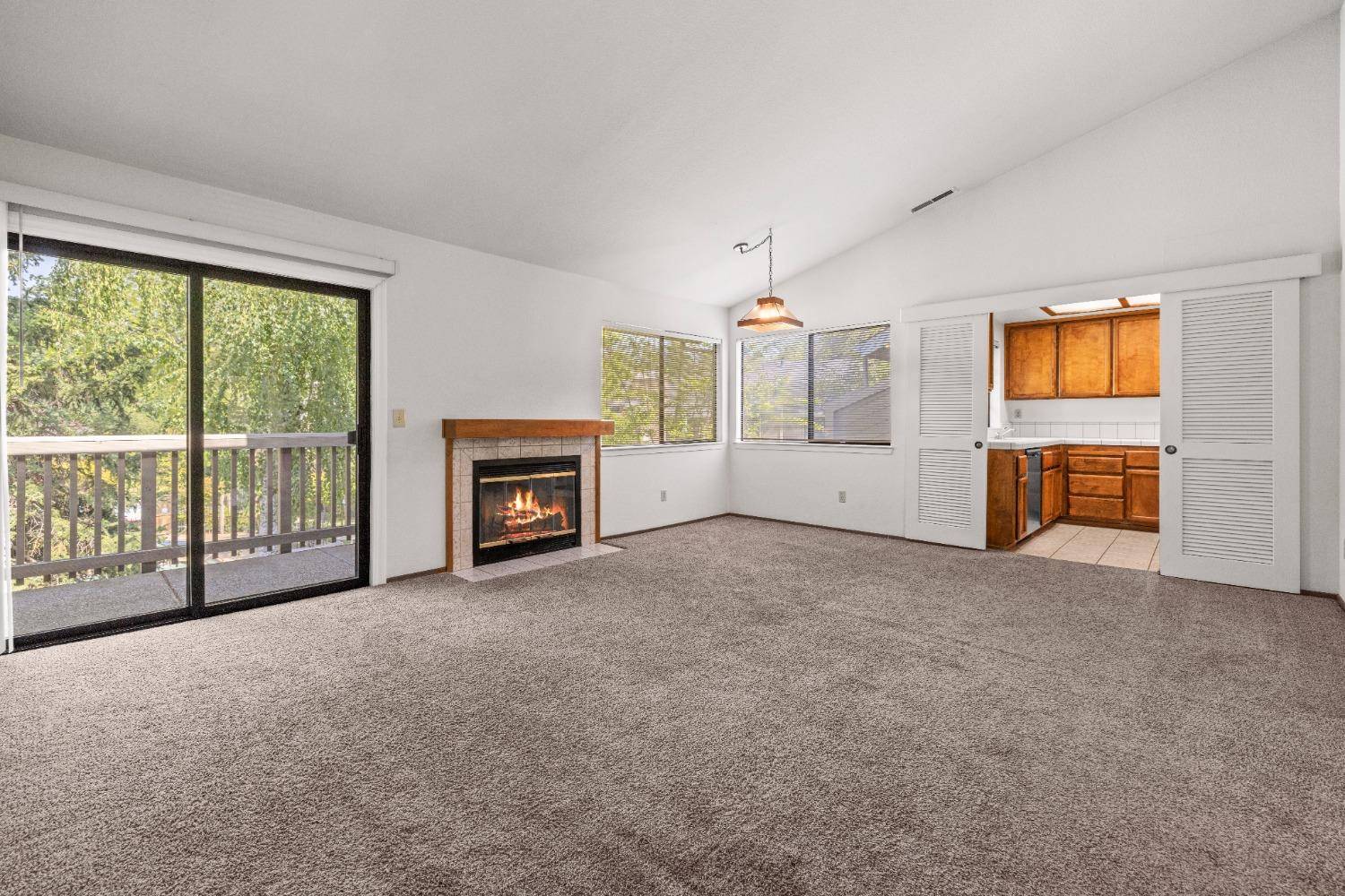 Auburn, CA 95603,694 Dorothy WAY #24